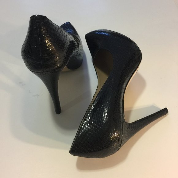BCBG GENERATION SNAKESKIN PUMPS -NEW WITH TAGS - Picture 6 of 6